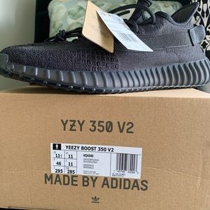 ❌SOLD❌Yeezy Boost 350 V2 Onyx/Onyx/Onyx - Sz 11.5 M
